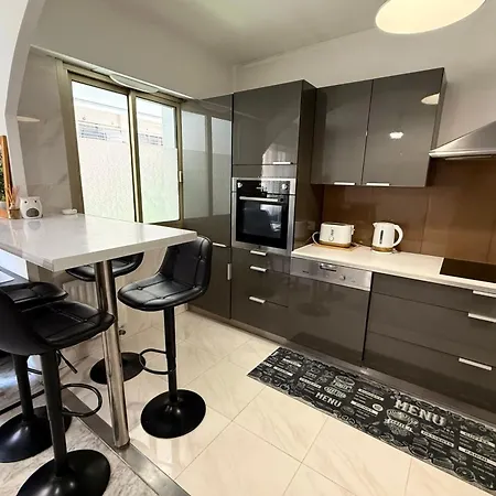 Close To The Sea Sleeps 4 * Juan-les-Pins