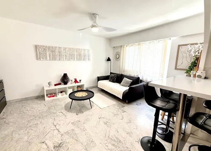 Close To The Sea Sleeps 4